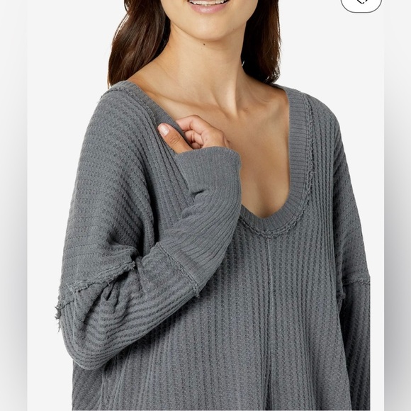 NEW FREE PEOPLE - Oversized Thermal Top with Long Sleeves in Gray - Picture 7 of 14